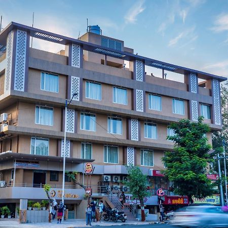 אחמדאבאד Hotel Pleasant Lake מראה חיצוני תמונה