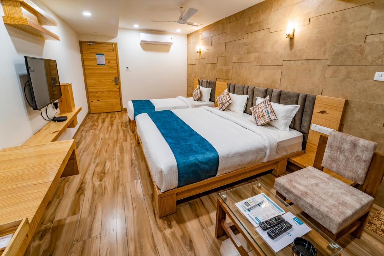 אחמדאבאד Hotel Pleasant Lake מראה חיצוני תמונה