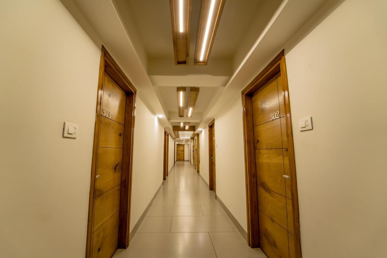 אחמדאבאד Hotel Pleasant Lake מראה חיצוני תמונה