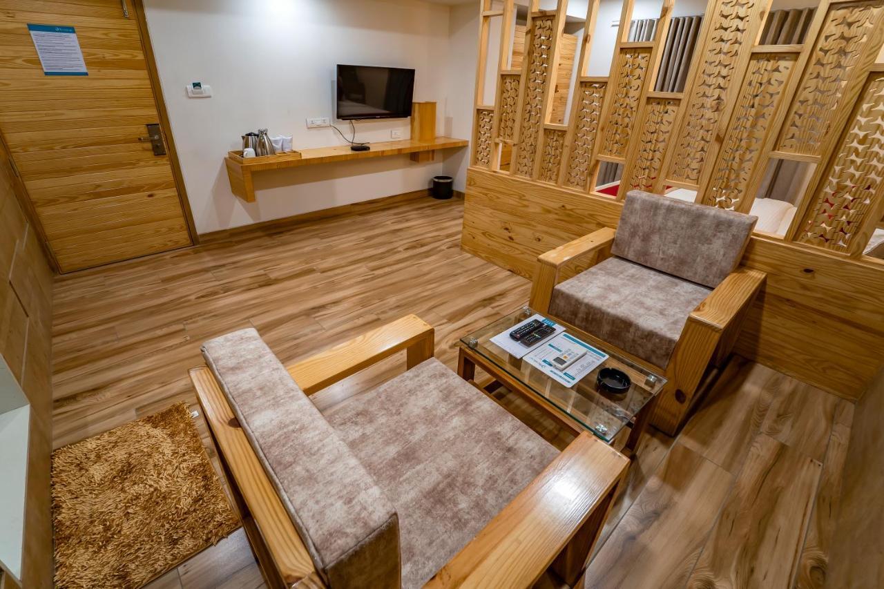 אחמדאבאד Hotel Pleasant Lake מראה חיצוני תמונה