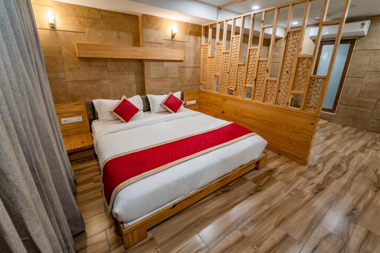 אחמדאבאד Hotel Pleasant Lake מראה חיצוני תמונה