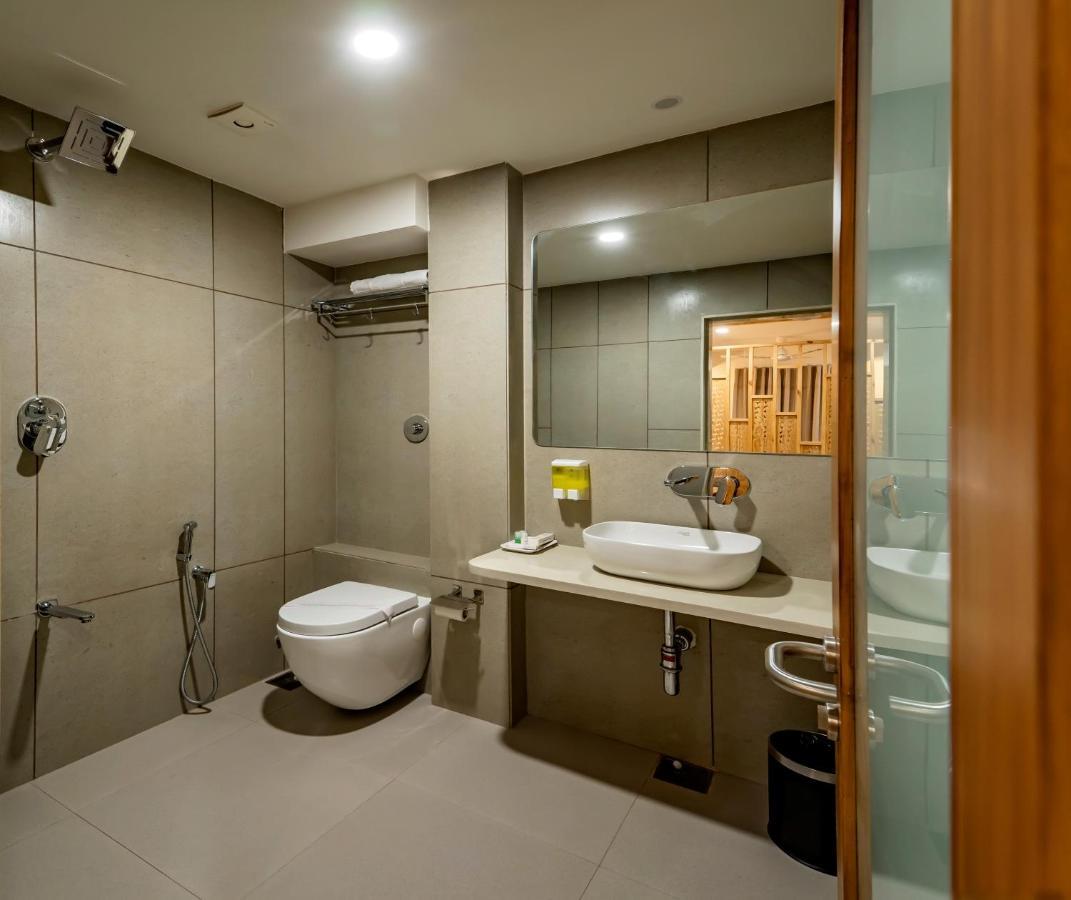 אחמדאבאד Hotel Pleasant Lake מראה חיצוני תמונה